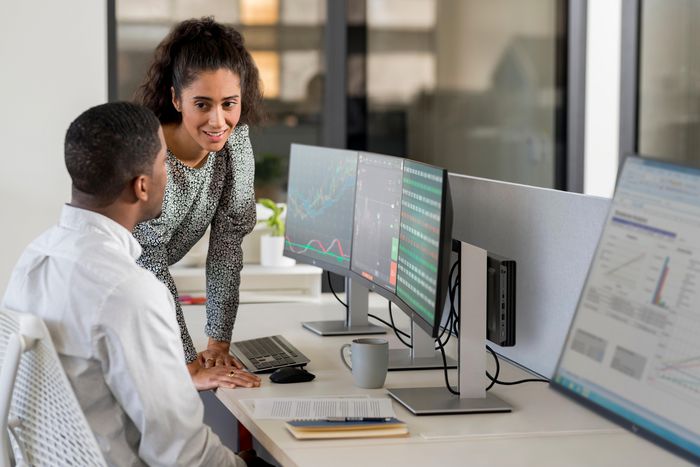 HP Moniteur E24 G4 60.5 cm (23.8") Full HD IPS, 1920x1080, 5ms, 250 cd/m², sans scintillement, HP Eye Ease, réglage quadridirectionnel