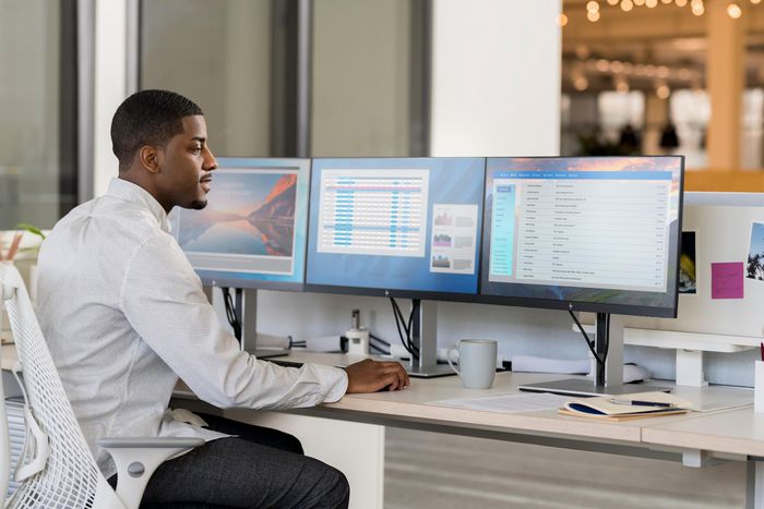 HP Moniteur E24 G4 60.5 cm (23.8") Full HD IPS, 1920x1080, 5ms, 250 cd/m², sans scintillement, HP Eye Ease, réglage quadridirectionnel