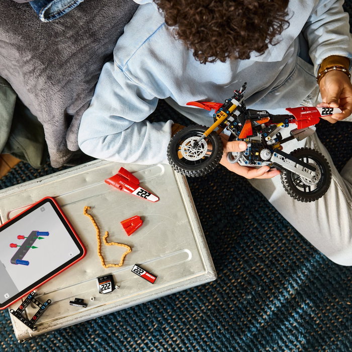 Lego Technic Ducati Desmo450 MX Factory Motorcycle 42238 Lego Technic Ducati Desmo450 MX Factory Motorcycle 42238