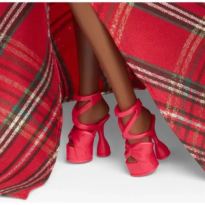 Barbie Poupée HRM62 Joyeux Noël Brune avec Robe Rouge à Carreaux, Pour Enfants dès 3 ans
