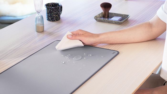 Logitech Sous-main souris de bureau - Série Studio, résistant aux éclaboussures, antidérapant, dimensions 700 x 300 x 2 mm, gris moyen Logitech Sous-main souris de bureau - Série Studio, résistant aux éclaboussures, antidérapant, dimensions 700 x 300 x 2 mm, gris moyen