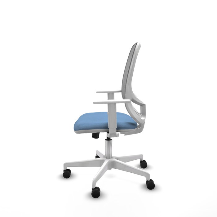 Chaise Cilanco Synchro 3 positions tissu Bleu ciel Maille Gris Structure polyamide blanc Accoudoirs blancs Sans appui-tête Roulettes 65mm nylon