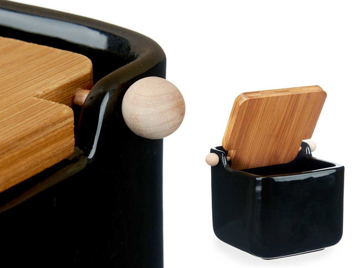 Vessia Saliera en Céramique Noir avec Couvercle Bambou 14.5 x 11.5 cm (Set de 6) Vessia Saliera en Céramique Noir avec Couvercle Bambou 14.5 x 11.5 cm (Set de 6)
