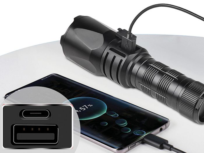 Sandberg Survivor Torch Powerbank 5000 - Lampe torche et batterie portable robuste, chargeur USB, résistante aux chocs