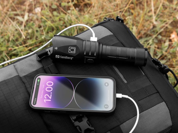 Sandberg Survivor Torch Powerbank 5000 - Lampe torche et batterie portable robuste, chargeur USB, résistante aux chocs