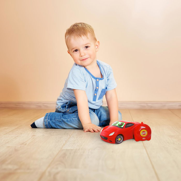 TACHAN - Voiture de course RC rouge en gomme avec télécommande à 2 boutons - Jouet pour améliorer la coordination - Recommandé à partir de 18 mois