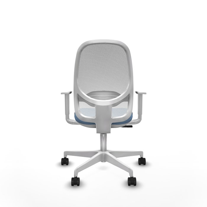 Chaise Cilanco Synchro 3 positions tissu Bleu ciel Maille Blanc Structure polyamide blanc Accoudoirs blancs Sans appui-tête Roulettes 65mm nylon