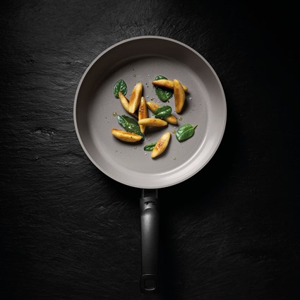 Fissler 157-220-28-100/0 Ceratal® Classic - Poêle sain antiadhésif en céramique 28 cm, compatible induction et toutes plaques, ergonomique et économe