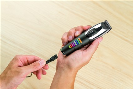 Wahl 09893-0443 Tondeuse à barbe et coupe-cheveux sans fil avec 8 peines guide colorés, autonomie 240 min, charge rapide 5 min pour 1 min, coupe de précision 0.5 à 13 mm