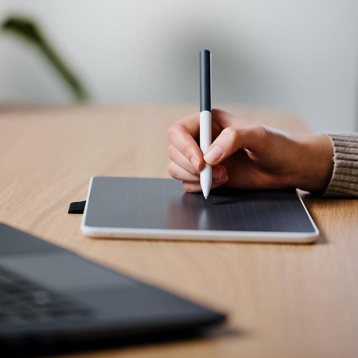 Wacom One Small Tablette Graphique 152 x 95 mm Bluetooth 5.1 USB-C Compacte Wacom One Small Tablette Graphique 152 x 95 mm Bluetooth 5.1 USB-C Compacte