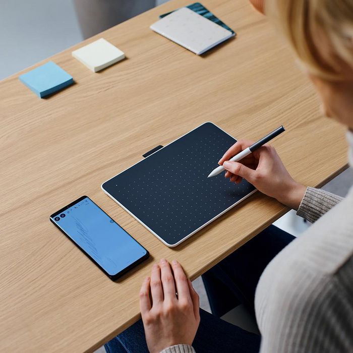 Wacom One Small Tablette Graphique 152 x 95 mm Bluetooth 5.1 USB-C Compacte Wacom One Small Tablette Graphique 152 x 95 mm Bluetooth 5.1 USB-C Compacte