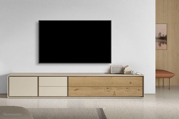 Neomounts WL35-550BL16 Support mural inclinable pour écrans plats TV 42 à 86 pouces (jusqu'à 60 kg), système magnétique pull & release, compatibilité VESA 100x100 à 600x400 mm, Noir
