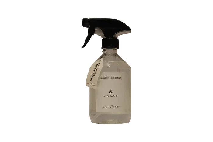 The Olphactory Rafraîchisseur de garde-robe Cèdre & Oud, 500 ml The Olphactory Rafraîchisseur de garde-robe Cèdre & Oud, 500 ml