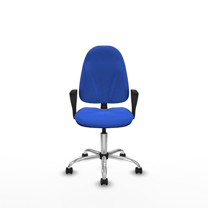 Chaise de bureau Algarra avec mécanisme de contact permanent de base, rembourrée de tissu bleu. Équipée d'une base chromée, d'accoudoirs fixes et de roulettes autobloquantes