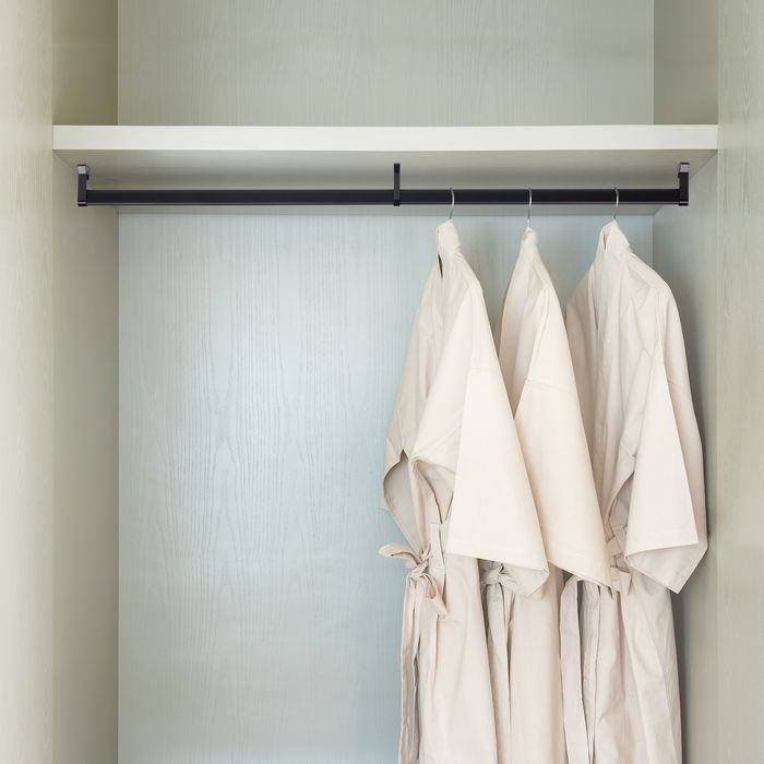 Emuca Lot de 2 rails pour armoires en soie de 1,15m de long avec supports, Aluminium et Plastique, Peint en noir