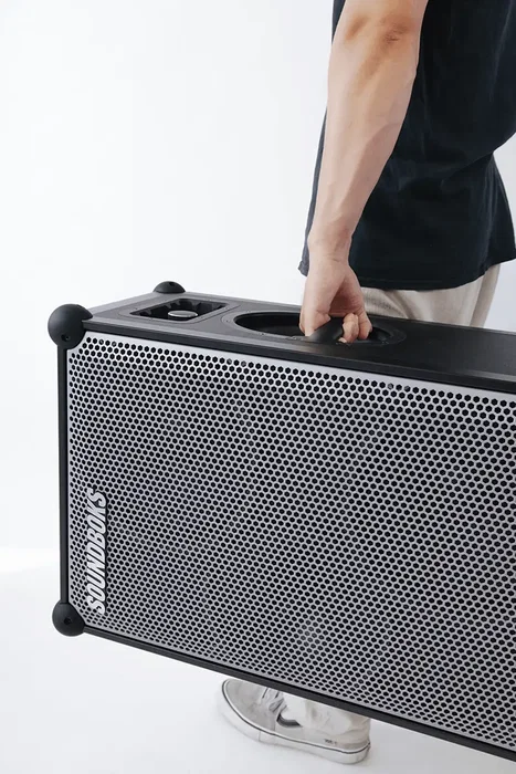 SOUNDBOKS Enceinte Haute Performance Soundboks 4 - 2 x 10", Bluetooth 5.0, Batterie USB-C, IP65, Grise SOUNDBOKS Enceinte Haute Performance Soundboks 4 - 2 x 10", Bluetooth 5.0, Batterie USB-C, IP65, Grise
