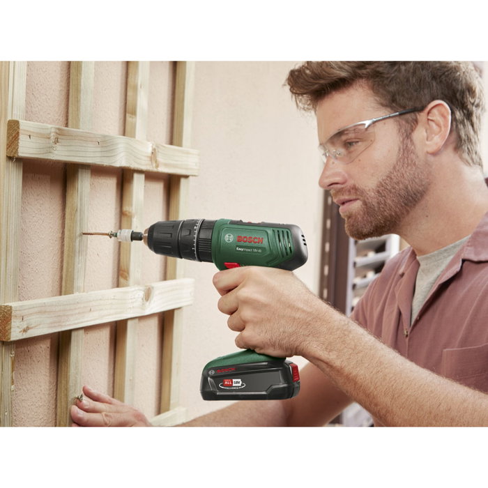 Bosch EasyImpact 18V-40 Perceuse à percussion avec batterie 1,5 Ah et chargeur