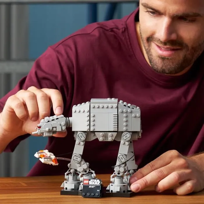 LEGO Set de Construction pour Adulte 75440 AT-AT Star Wars - Maquette du Marcheur AT-AT de la Bataille de Hoth avec Snowspeeder, Idée Cadeau LEGO Set de Construction pour Adulte 75440 AT-AT Star Wars - Maquette du Marcheur AT-AT de la Bataille de Hoth avec Snowspeeder, Idée Cadeau