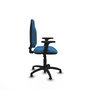 Chaise de bureau Algarra avec mécanisme Contact permanent de base, revêtue de similicuir bleu clair. Équipée d'un piètement en polyamide noir, d'accoudoirs 2D et de butées