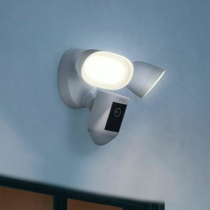 Ring Spotlight Cam Pro Plug-in, Vision nocturne couleur, Noir Ring Spotlight Cam Pro Plug-in, Vision nocturne couleur, Noir