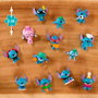 Just Play - Capsule à figurine surprise Disney Stitch Saison 4 Loisirs - Figurine collection 5 cm - Set de 13 poses - Jouet pour enfant dès 3 ans - Réf. 46227