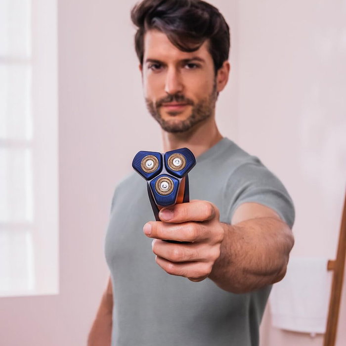 Rasoir électrique rotatif Cecotec PrecisionCare Saphire Pro Titane IPX7 base autonettoyante Rasoir électrique rotatif Cecotec PrecisionCare Saphire Pro Titane IPX7 base autonettoyante