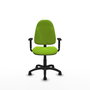 Chaise de bureau Algarra avec mécanisme de contact permanent de base, rembourrée en simili cuir couleur pistache. Équipée d'une base en polyamide noir, d'accoudoirs 1D et de roulettes en nylon de 50 mm.