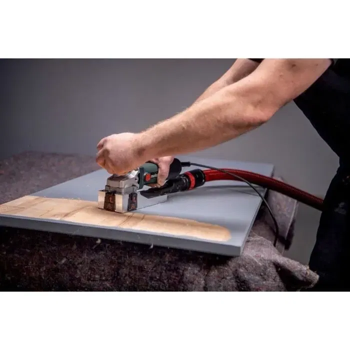 Metabo Fraiseuse à bois LF 850 S avec 4 lames carbure réversibles et raccord d'aspiration - Décolleuse pour peinture et laque sur portes, escaliers, fenêtres