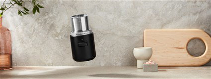 Kitchenaid 5KBGR111BM Moulin à café portable et sans fil avec batterie rechargeable, capacité 113 g (environ 12 tasses), noir mat
