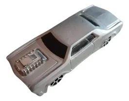 Maisto Fresh Metal Rosewood Voiture jouet Argent 1:64