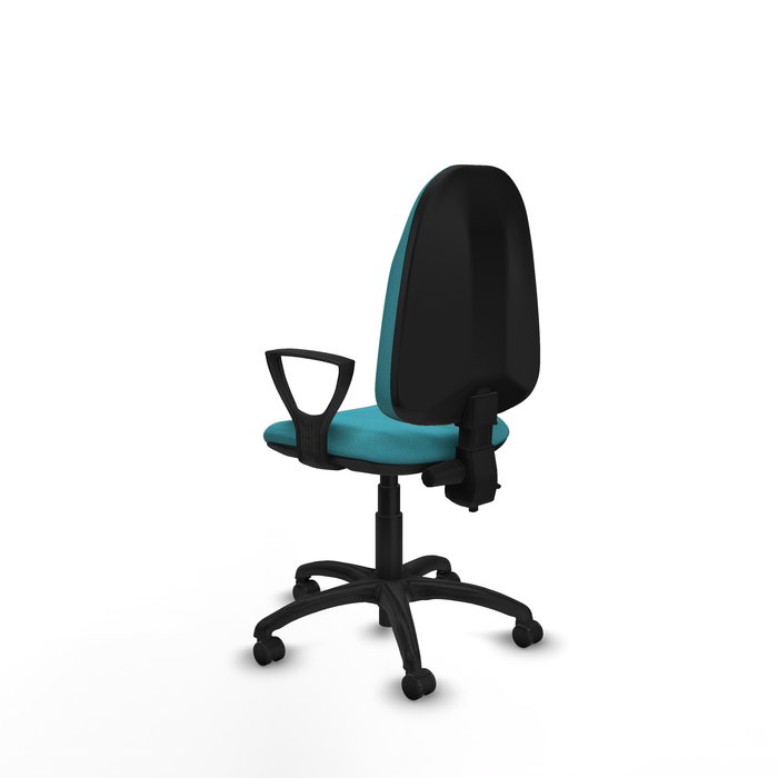 Chaise de bureau Algarra avec mécanisme de contact permanent à double poignée, recouverte de tissu turquoise. Équipée d'une base en polyamide noir, d'accoudoirs fixes et de roulettes autobloquantes.