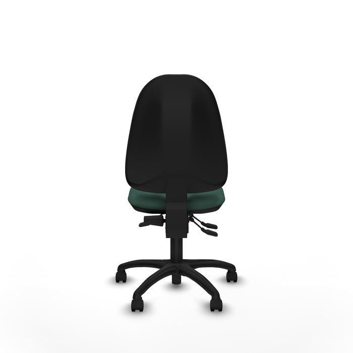 Chaise de bureau Algarra avec mécanisme Asincro, rembourrée de tissu vert bouteille. Équipée d'une base en polyamide noir, sans accoudoirs et de roulettes en nylon de 50 mm.