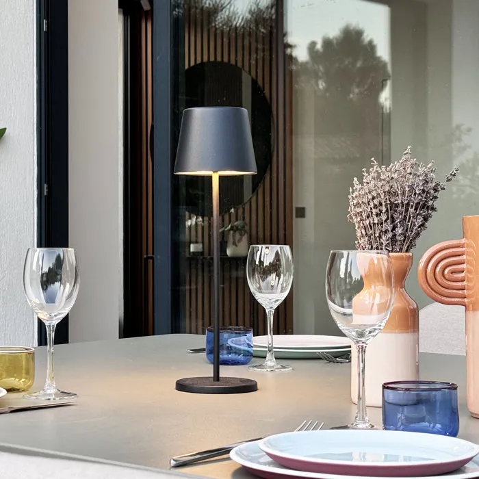 Lumisky KELLY BLACK - Lampe de table sans fil LED, aluminium noir, intensité variable blanc chaud, rechargeable, 38 cm, IP54 Lumisky KELLY BLACK - Lampe de table sans fil LED, aluminium noir, intensité variable blanc chaud, rechargeable, 38 cm, IP54