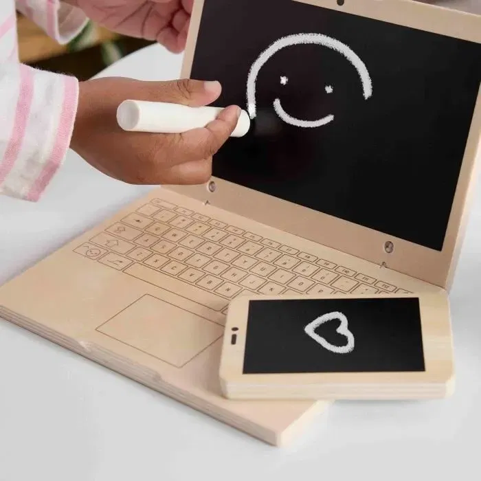 Fisher-Price HXV11 Set de Télétravail en Bois - 9 Pièces dont Ordinateur Portable, Téléphone, Souris et Accessoires - Jeu de Rôle Enfant 3 ans et plus