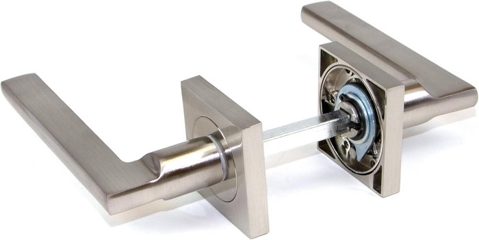 ALK Manivela de porte intérieure modèle Rental en aluminium avec rosette carrée 50x50 mm - Finition nickel satiné ALK Manivela de porte intérieure modèle Rental en aluminium avec rosette carrée 50x50 mm - Finition nickel satiné