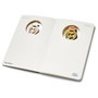 MOCILAB - Cahier A5 Real Madrid avec blason en 3D - Reliure textile - 120 pages non lignées - Couleur bleu - Article officiel
