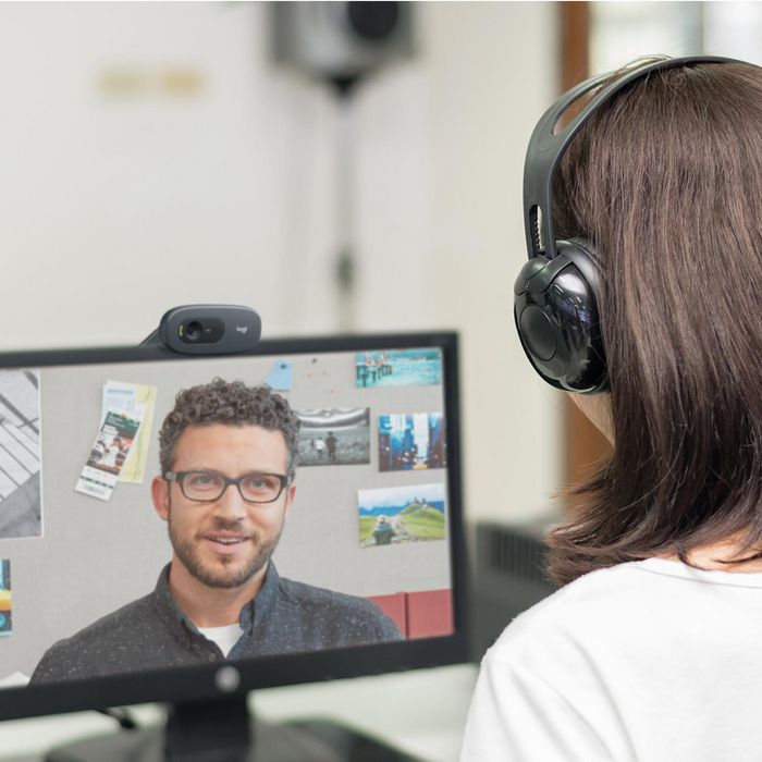 Logitech C505 - Webcam HD 720p avec Microphone, Angle de 60°, USB, Clip Universel, Pour Réunions et Cours en Ligne Logitech C505 - Webcam HD 720p avec Microphone, Angle de 60°, USB, Clip Universel, Pour Réunions et Cours en Ligne