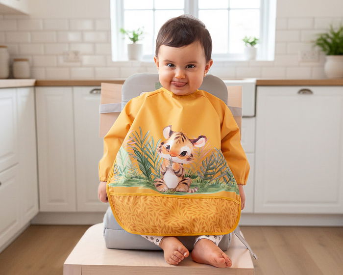 KioKids Babero Impermeable à Manches Tiger Mustard, Bavoir d'activité avec Pochette pour Enfants dès 4 mois, Petit Sauvage KioKids Babero Impermeable à Manches Tiger Mustard, Bavoir d'activité avec Pochette pour Enfants dès 4 mois, Petit Sauvage