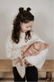 Muñecas Arias - Poupée reborn Greta rose de 40 cm avec une couverture - Pour enfant de 3 ans et plus - Produit en espagnol