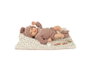 Muñecas Arias - Poupée reborn Greta rose de 40 cm avec une couverture - Pour enfant de 3 ans et plus - Produit en espagnol
