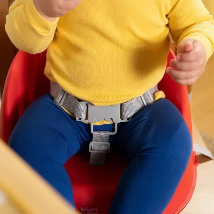 Bright Starts Rehausseur de Chaise Bébé Évolutif Disney Pixar Cars Lightning McQueen, pour 6 Mois à 3 Ans, Harnais 3 Points, Facile à Nettoyer, Rouge