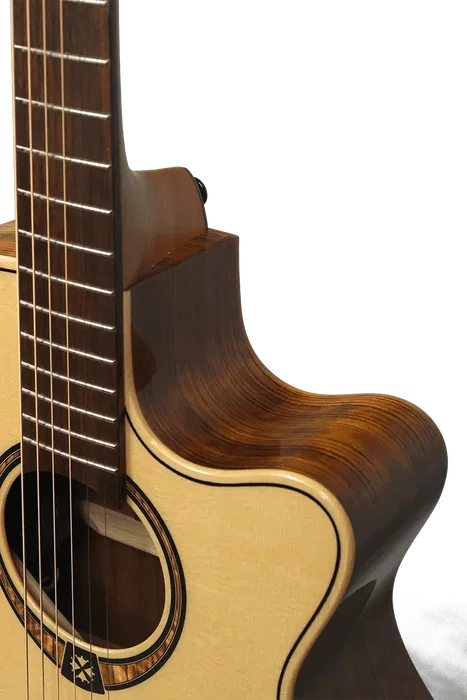 LAG Guitare Acoustique Auditorium Cutaway Tramontane 318 A/E Table Engelmann Massif Ovangkol Naturelle
