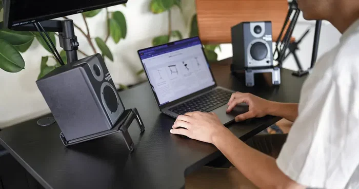 Quiklok LS500 Paire de Supports de Table pour Monitor de Studio Quiklok LS500 Paire de Supports de Table pour Monitor de Studio