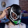 Hasbro Masque de Venom Fluorescent G1828 - Marvel Spider-Man - Détails des yeux et dents qui brillent dans le noir