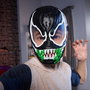 Hasbro Masque de Venom Fluorescent G1828 - Marvel Spider-Man - Détails des yeux et dents qui brillent dans le noir