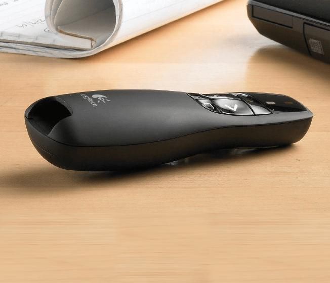 Logitech R400 Télécommande de Présentation Sans Fil avec Pointeur Laser Rouge, Portée 15 m, via USB, Fonctionne avec 2 Piles AAA