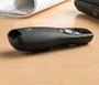 Logitech R400 Télécommande de Présentation Sans Fil avec Pointeur Laser Rouge, Portée 15 m, via USB, Fonctionne avec 2 Piles AAA