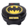 Uncanny Brands Gofrera Batman avec impression du logo sur la gaufre