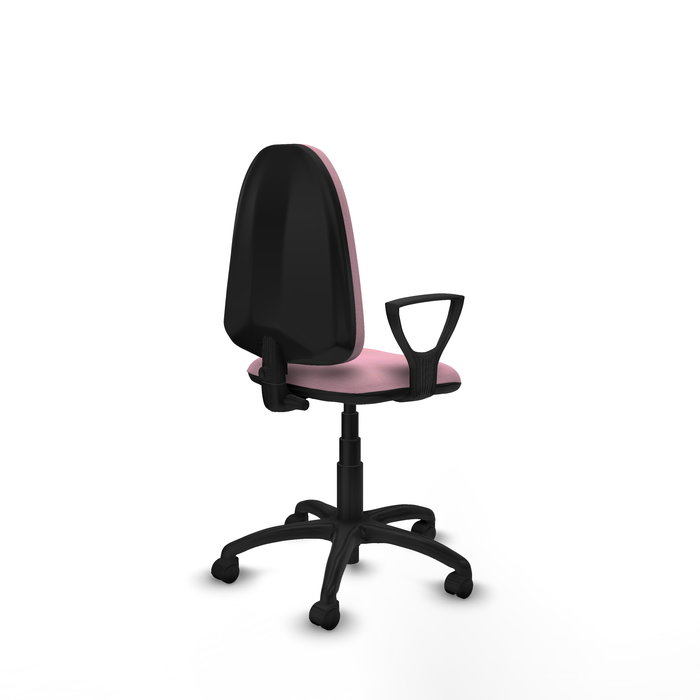 Chaise de bureau Aýna avec mécanisme de contact permanent de base, recouverte de tissu rose. Équipée d'une base en polyamide noir, d'accoudoirs fixes et de roulettes en nylon de 50 mm.