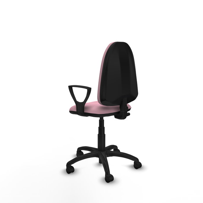 Chaise de bureau Aýna avec mécanisme de contact permanent de base, recouverte de tissu rose. Équipée d'une base en polyamide noir, d'accoudoirs fixes et de roulettes en nylon de 50 mm.